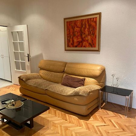 Ferienwohnung Right In The Heart Of Podgorica! Exterior foto
