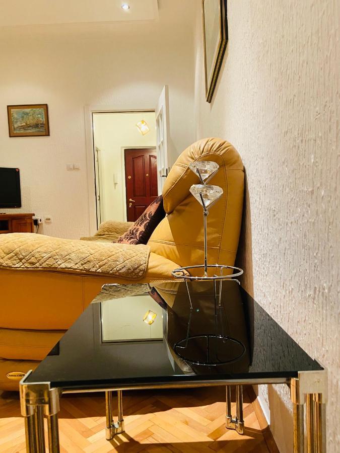 Ferienwohnung Right In The Heart Of Podgorica! Exterior foto